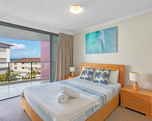 13-3-bedroom-kings-beach-accommodation-4