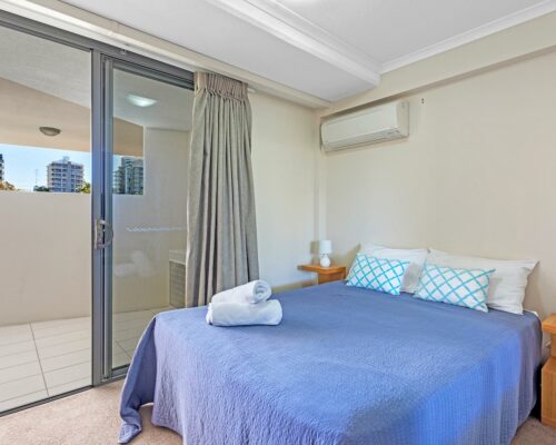 19-3-bedroom-kings-beach-accommodation-2