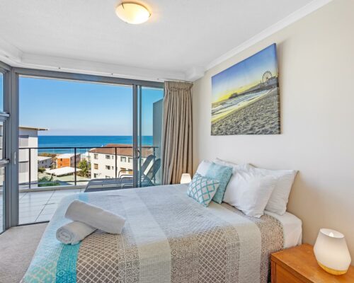 19-3-bedroom-kings-beach-accommodation-8